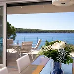 Olivabeachhouse - Direct Waterfront & Mooring Δωμάτια σε οικογενειακή κατοικία