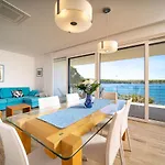 Olivabeachhouse - Direct Waterfront & Mooring Barbat na Rabu