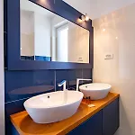 Olivabeachhouse - Direct Waterfront & Mooring Δωμάτια σε οικογενειακή κατοικία *