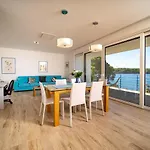 Olivabeachhouse - Direct Waterfront & Mooring Δωμάτια σε οικογενειακή κατοικία