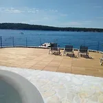 Δωμάτια σε οικογενειακή κατοικία Olivabeachhouse - Direct Waterfront & Mooring *