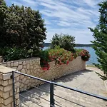 Olivabeachhouse - Direct Waterfront & Mooring Barbat na Rabu