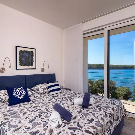 Olivabeachhouse - Direct Waterfront & Mooring Privat bolig *
