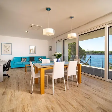 Olivabeachhouse - Direct Waterfront & Mooring Privat bolig