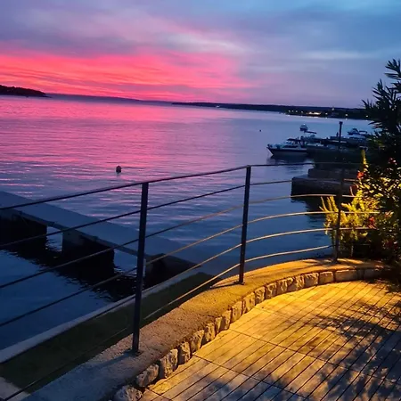 Olivabeachhouse - Direct Waterfront & Mooring * Barbat na Rabu