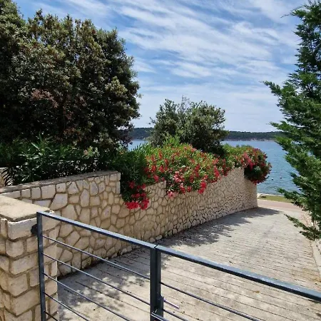 Olivabeachhouse - Direct Waterfront & Mooring Barbat na Rabu