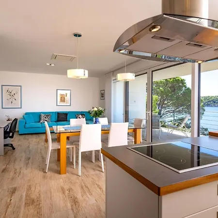 Olivabeachhouse - Direct Waterfront & Mooring Kwatera prywatna