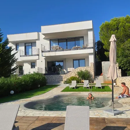 Olivabeachhouse - Direct Waterfront & Mooring *