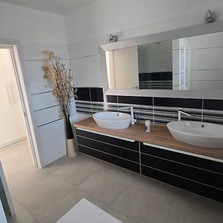 Olivabeachhouse - Direct Waterfront & Mooring Barbat na Rabu