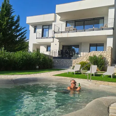 Habitación en casa particular Olivabeachhouse - Direct Waterfront & Mooring *