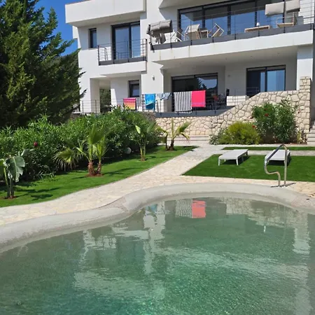 Olivabeachhouse - Direct Waterfront & Mooring * Barbat na Rabu