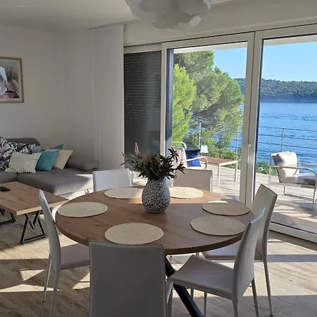 Olivabeachhouse - Direct Waterfront & Mooring * Barbat na Rabu