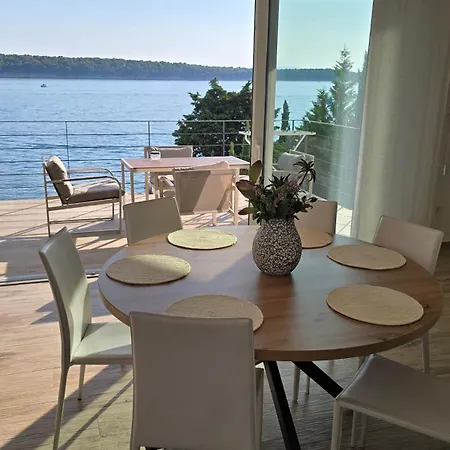 Olivabeachhouse - Direct Waterfront & Mooring Ubytování v soukromí Barbat na Rabu