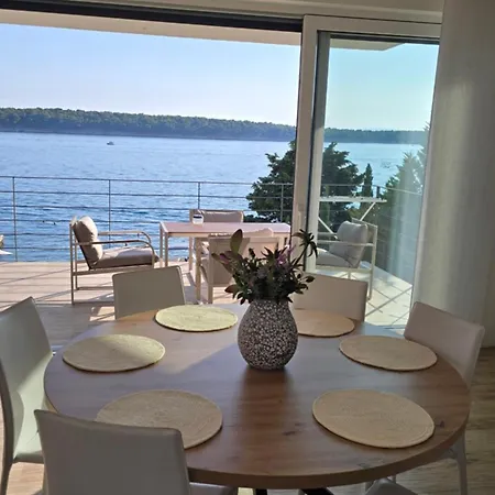 Olivabeachhouse - Direct Waterfront & Mooring Ubytování v soukromí *